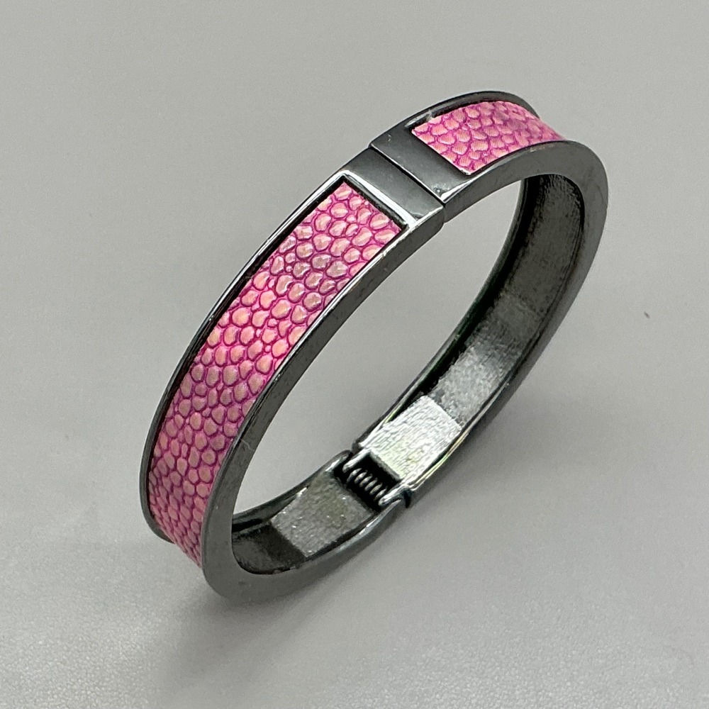 Premier Designs Bracelet Women Pink Faux Stingray Shagreen Gunmetal Bangle
